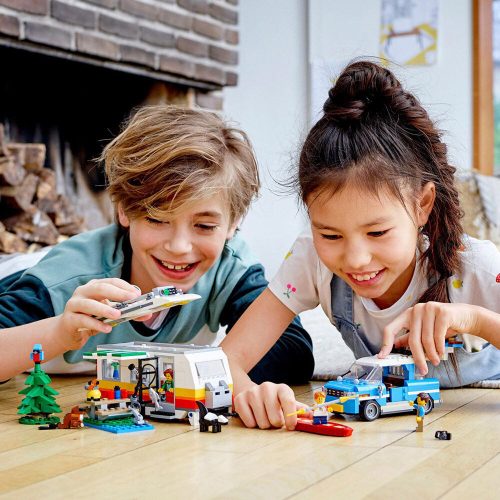 LEGO® Creator Családi vakáció lakókocsival 31108